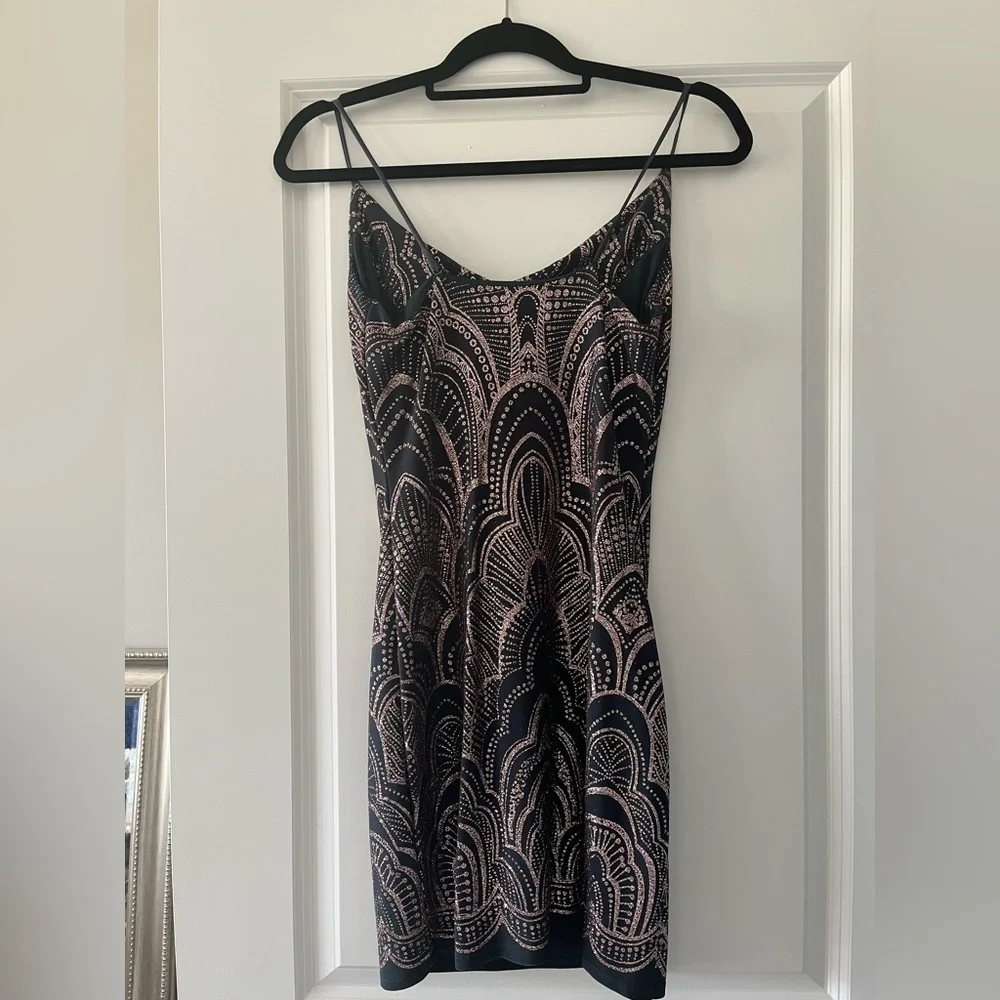 🚨 MOVING SALE 🚨 Women’s Mini Dress size Small Dark Green with Gold design